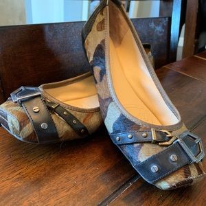 Gianni Bini camo leather flats